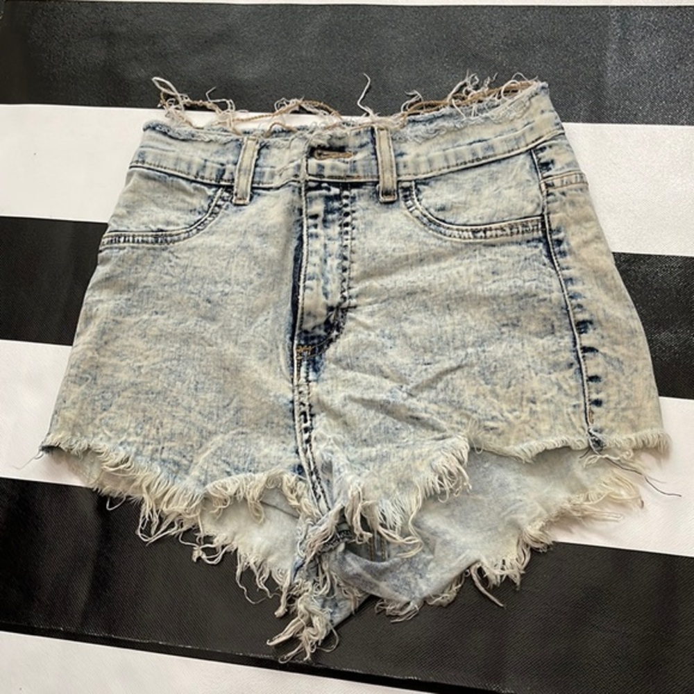 HIGH RISE STRETCHY DENIM SHORTS